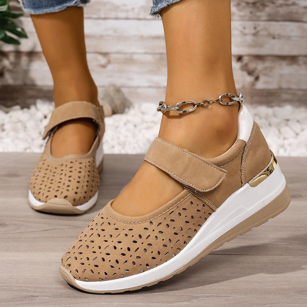 Damen  sportlich-elegante Mary-Jane Keilslipper mit Klettverschluss und perforiertem Obermaterial Drune