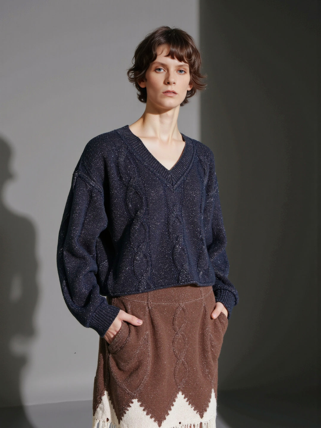Damen Grobstrickpullover mit V-Ausschnitt und modernen Details Drune