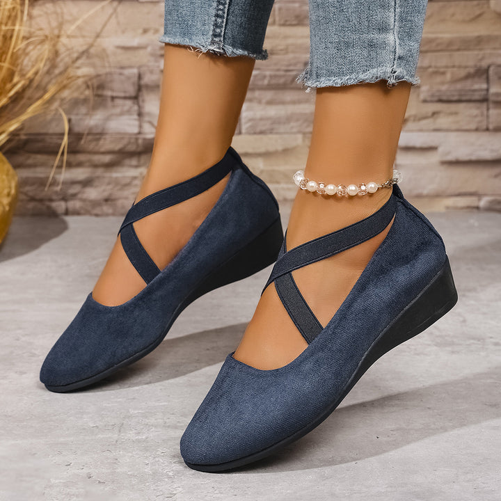Damen  minimalistische Samt-Ballerina mit dekorativer Fußkette und ergonomischem Komfortfußbett Drune