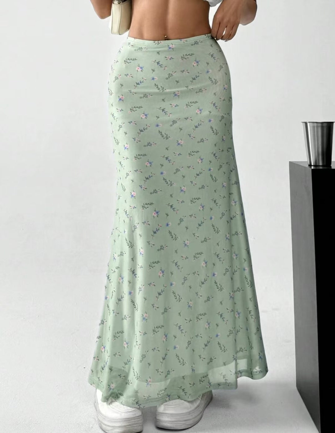 Damen Langrock mit floralen Motiven und fließendem Schnitt Drune