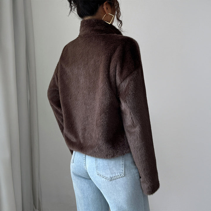 Damen nan kurzer Kunstfell-Blouson mit Stehkragen, verdecktem Reißverschluss und aufgesetzten Taschen Drune
