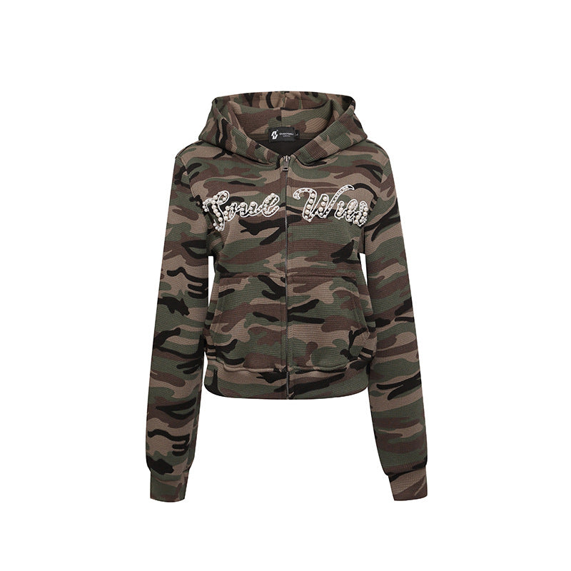 Damen Cropped Kapuzenjacke im Camouflage-Strukturstrick mit Perlen‑Schriftzug Drune
