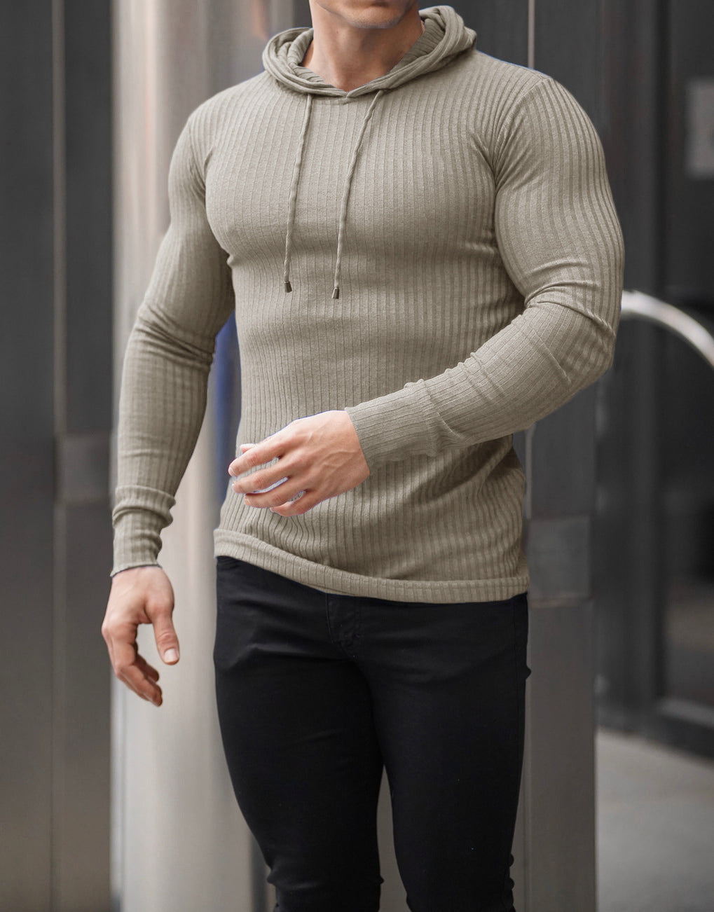 Herren eng anliegendes Rippstrick-Kapuzenlongsleeve mit Slim-Fit und Elastikanteil Drune