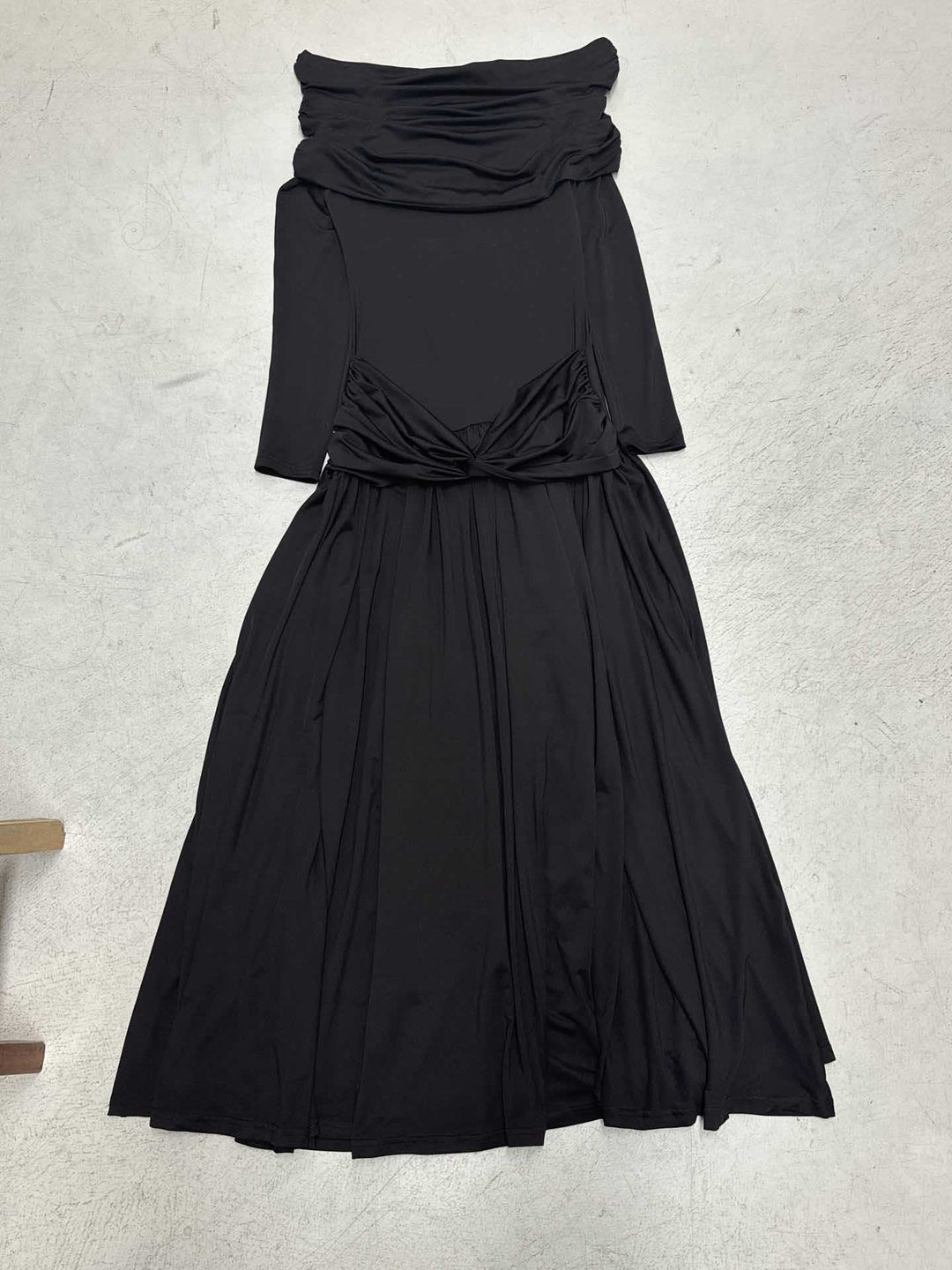 Damen Wickelkleid mit voluminösem Rüschensaum und elegantem Off-Shoulder-Design Drune
