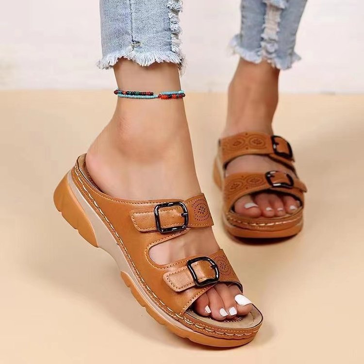 Damen nan Doppelriemen-Pantolette mit Laserperforation, verstellbaren Metallschnallen und gepolstertem Keilfußbett Drune