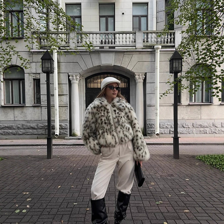 Damen Kurzjacke Bomber aus Kunstfell mit Dalmatiner‑Muster und Stehkragen Drune