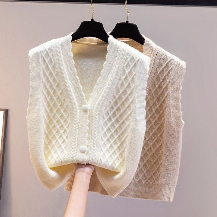 Damen Strickweste mit dekorativem Zopfmuster und Knopfdetails Drune