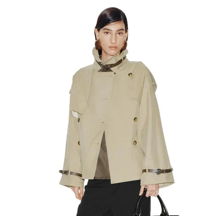Damen Kurzer Boxy-Trenchcoat mit weitem Revers, Schulterriegeln und verstellbaren Manschetten Drune