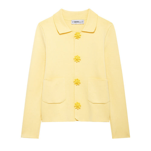 Damen 10+ taillierte Strickjacke mit Hemdkragen und Blütenknopfverzierung Drune