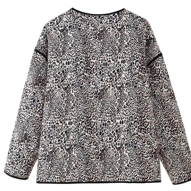 Damen gesteppte Oversize-Jacke mit Leoprint, Rundhalsausschnitt und aufgesetzten Taschen Drune