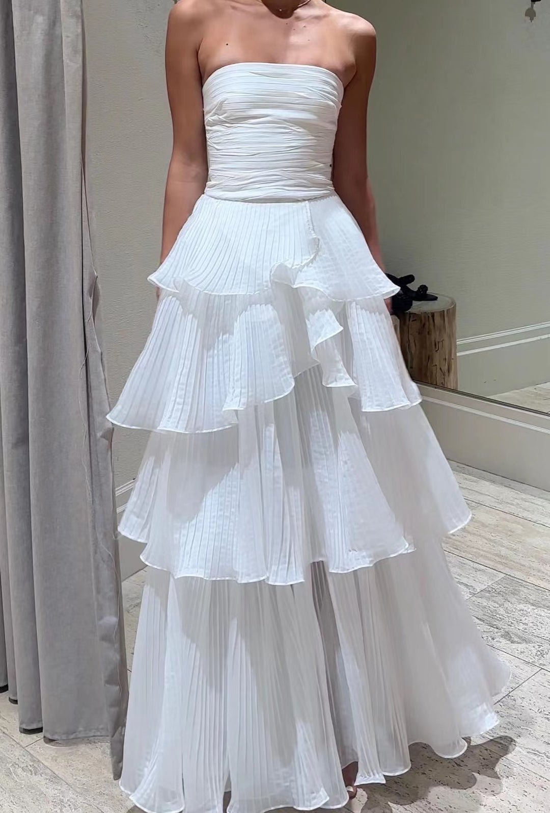 Damen Abendkleid mit voluminösen Rüschendetails und schulterfreiem Design Drune