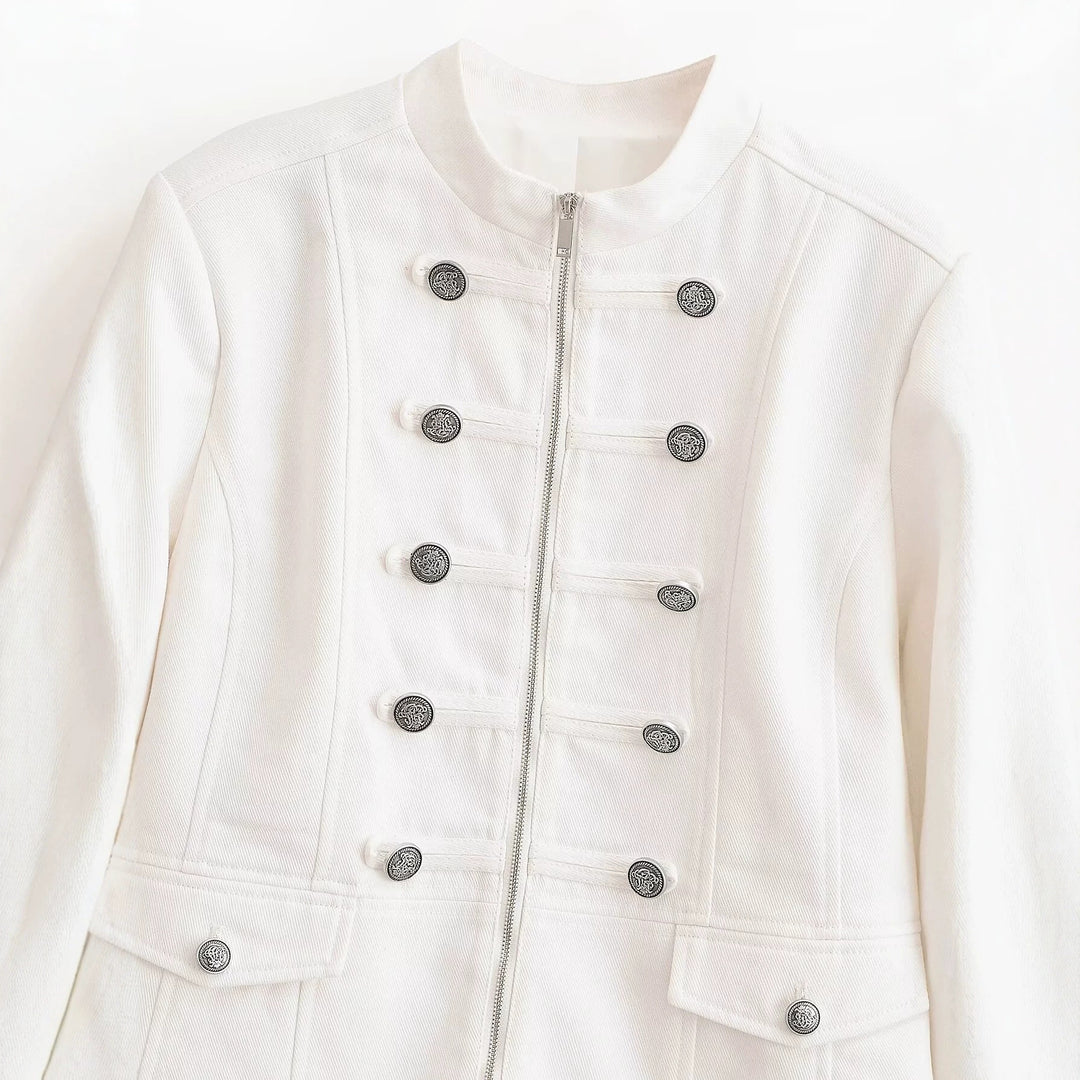 Damen Kurze Uniformjacke mit Stehkragen, Zierriegeln und Metallknopf‑Detail Drune