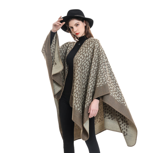 Damen Wollmix-Ruana mit tonigem Leopardenjacquard und kastigem Kimono-Fall Drune