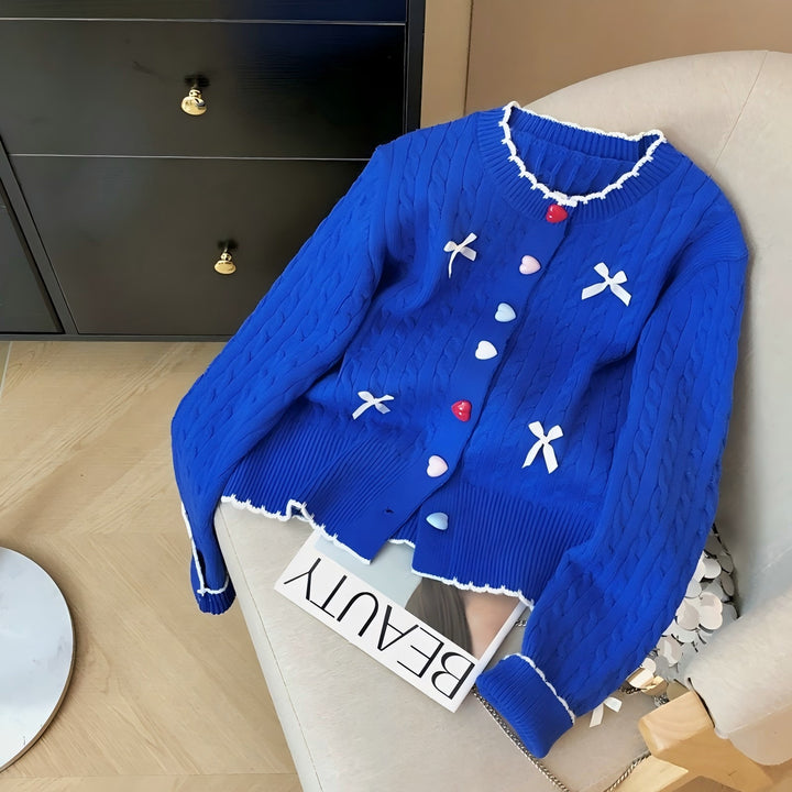 Damen Strickjacke mit verspieltem Kabelmuster und bunten Knopfdetails Drune