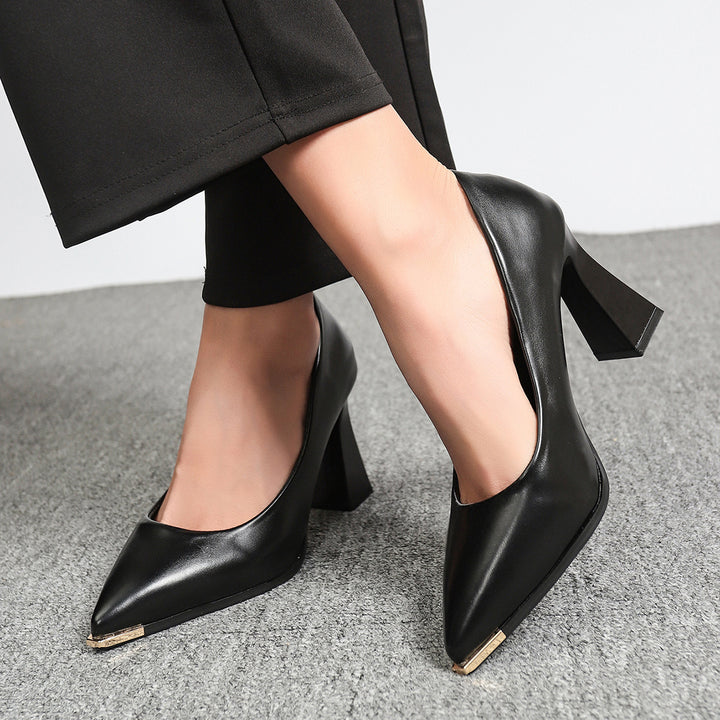 Damen Pumps mit spitzer Zehenpartie, Metallkappe und skulpturellem Blockabsatz Drune