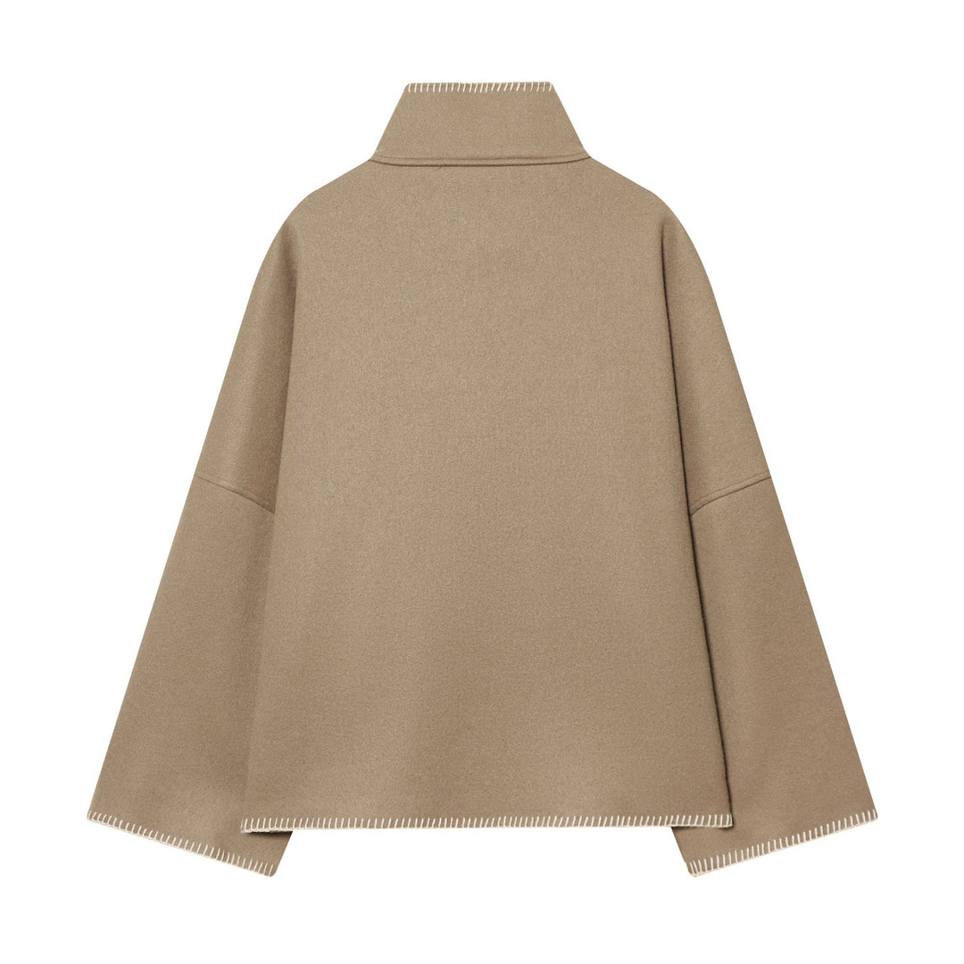 Damen nan kastiges Wollcape mit hohem Stehkragen, asymmetrischer Knopfleiste und Ziernaht Drune
