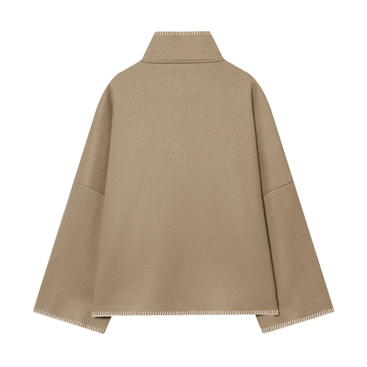 Damen nan kastiges Wollcape mit hohem Stehkragen, asymmetrischer Knopfleiste und Ziernaht Drune