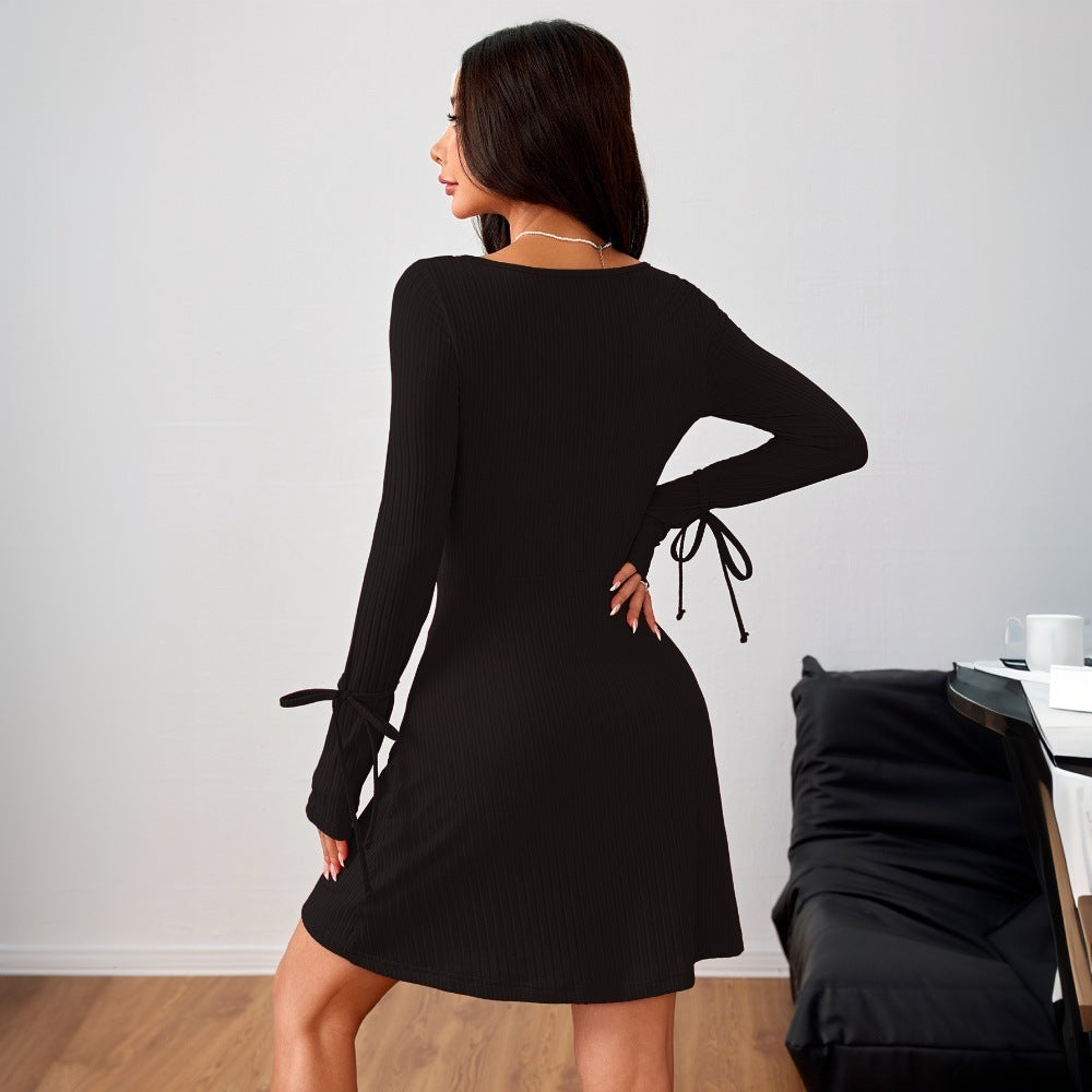 Damen geripptes Langarm-Minikleid mit Cut-Out, taillierter Silhouette, Bindärmeln und Seitenschlitz Drune