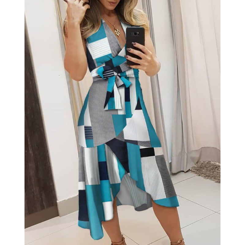 Damen Wickelkleid mit modernem grafischem Muster und Gürteldetail Drune