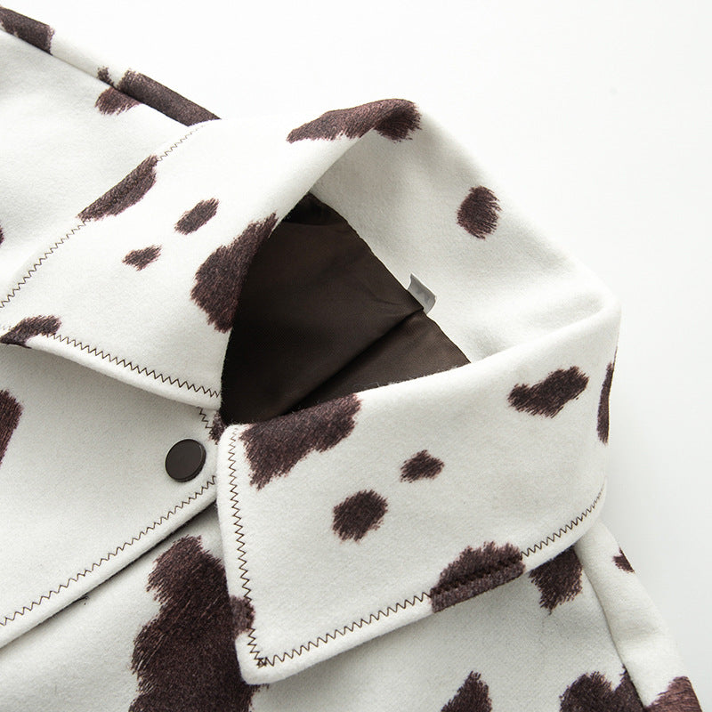 Damen nan cropped Hemdjacke mit Kuhfleck-Print, Boxy-Silhouette und Druckknopfleiste Drune