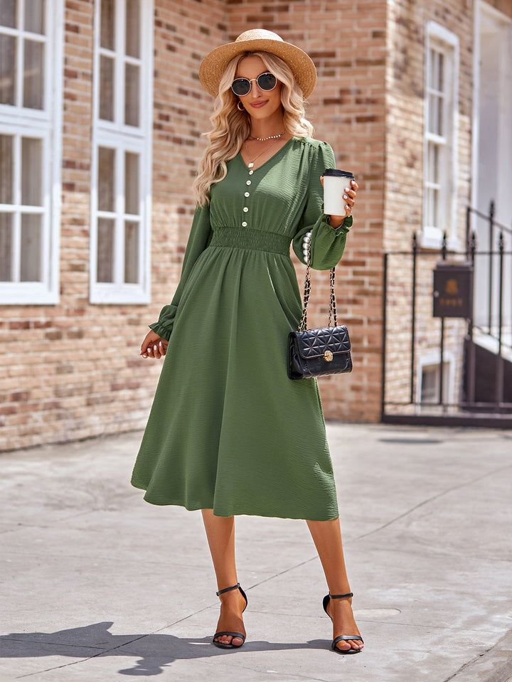 Damen Midikleid mit V-Ausschnitt, geraffter Smock-Taille und Knopfleiste Drune