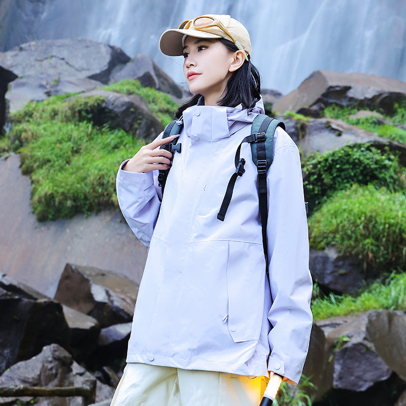 Damen technische Mehrlagen-Hardshell-Regenjacke mit verstellbarer Kapuze, Brustriemen und wasserabweisenden Reißverschlüssen Drune