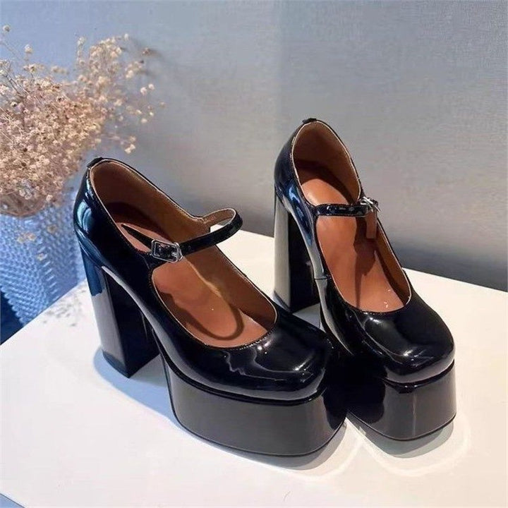 Damen Mary‑Jane Plateau‑Pumps mit skulpturiertem Blockabsatz und verstellbarem Riemen Drune