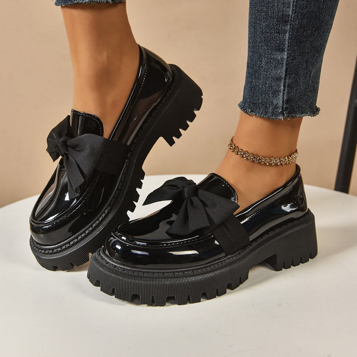 Damen Lack-Loafer mit markanter Profilsohle und Zierschleife Drune