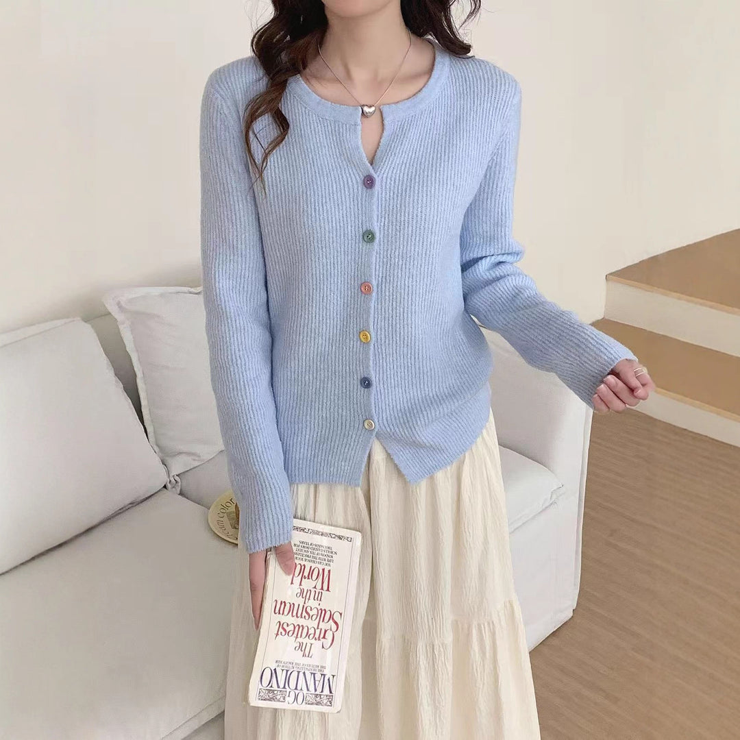 Damen kuscheliga Strickjacke mit bunten Knopfdetails und feiner Rippstruktur Drune
