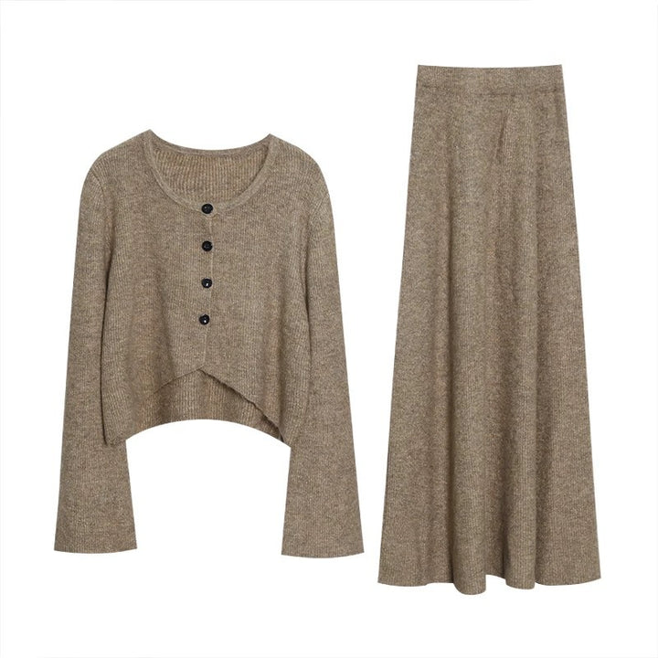 Damen lässiges Crop-Top mit feinen Knopfdetails und passendem Maxirock Drune