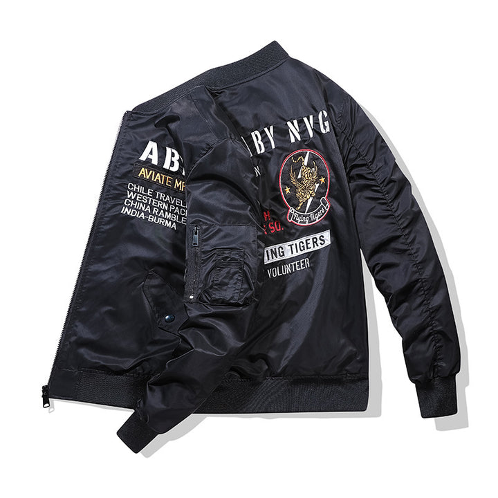 Herren Piloten-Bomberjacke im Vintage-Militärlook mit aufgestickten Patches und Ärmel-Utilitytasche Drune