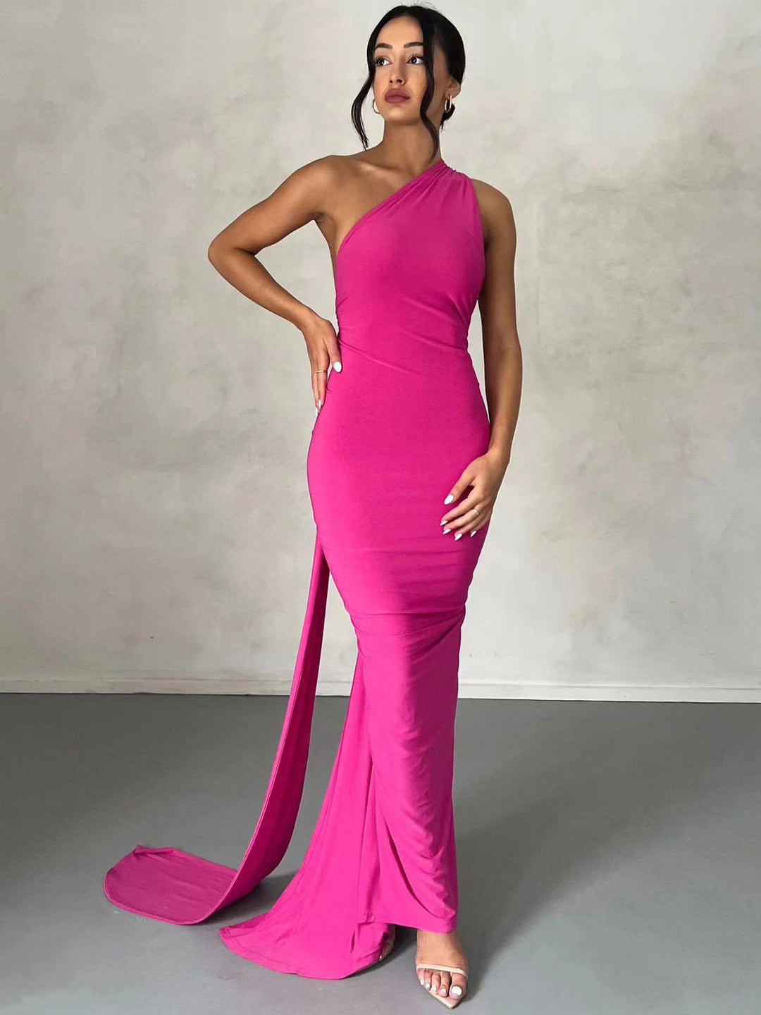 Damen Abendkleid im asymmetrischen Schnitt mit elegantem Schlitz und fließendem Stoff Drune