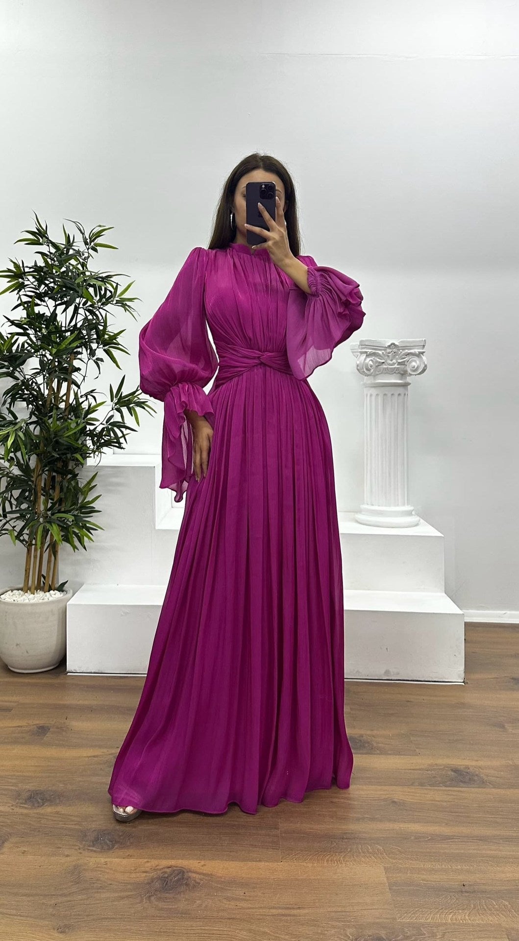 Damen Maxikleid mit figurschmeichelndem Schnitt und eleganter Raffung Drune