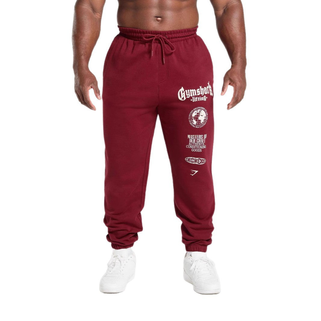 Herren nan konisch geschnittene Baumwollfleece-Sweathose mit elastischem Kordelbund gerippten Beinabschlüssen und großflächigem Logodruck Drune