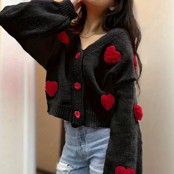 Damen Kurzgeschnittener V-Ausschnitt-Cardigan mit geprägten Herz-Applikationen und Schmuckknöpfen Drune