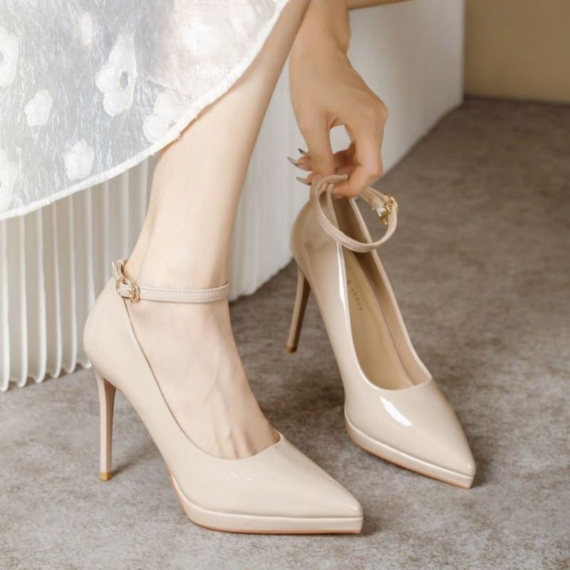 Damen Spitzer Plateau-Pumps mit sculpted Stiletto und Knöchelriemen Drune