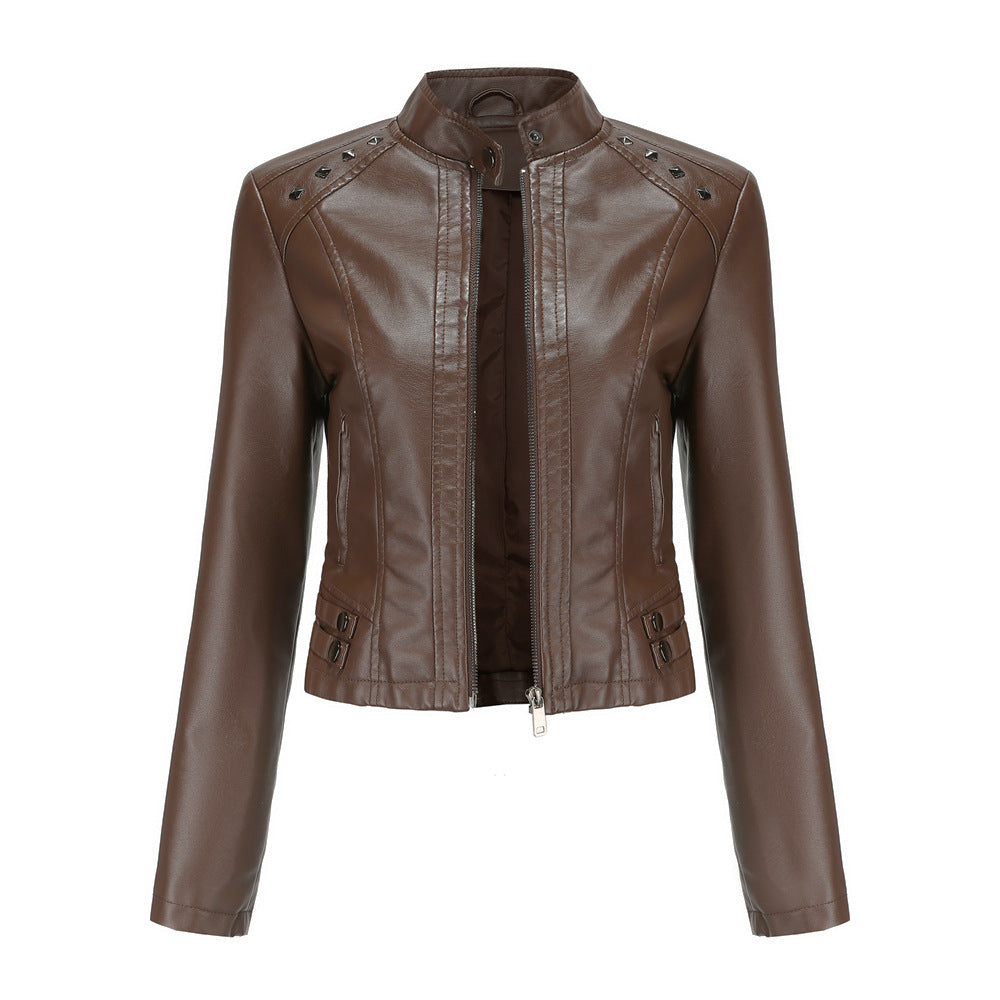 Damen nan kurze taillierte Kunstlederjacke mit Nietenbesatz und Stehkragen Drune