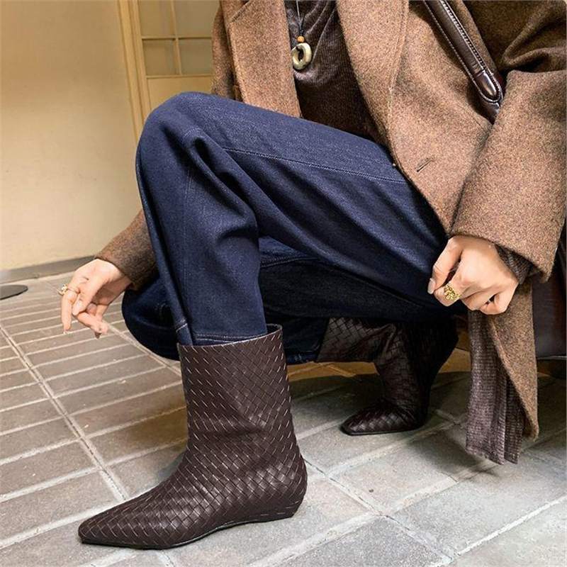 Damen Geflochtene Lederoptik-Midcalf Stiefeletten mit spitzer Zehenform und flachem Absatz Drune