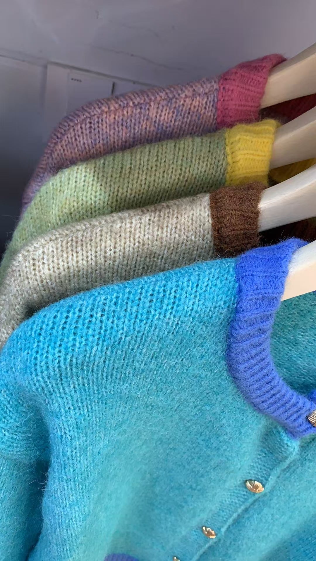 Damen Weiche Strickjacke mit luxuriösen Knöpfen und Kontrastbündchen Drune