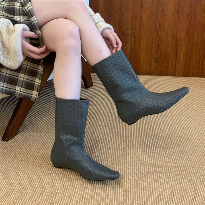 Damen Geflochtene halbhohe Stiefel mit spitzer Zehenform und flachem Blockabsatz Drune