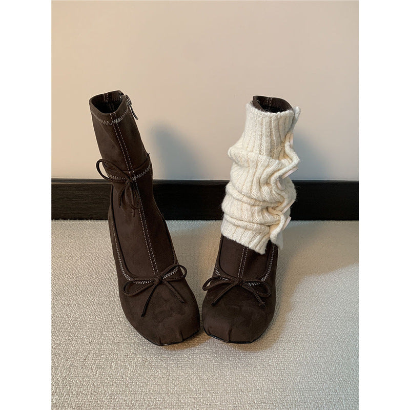 Damen Ballerina‑inspirierte Ankle‑Heels mit gerafftem Schaft und sculpted Blockabsatz Drune