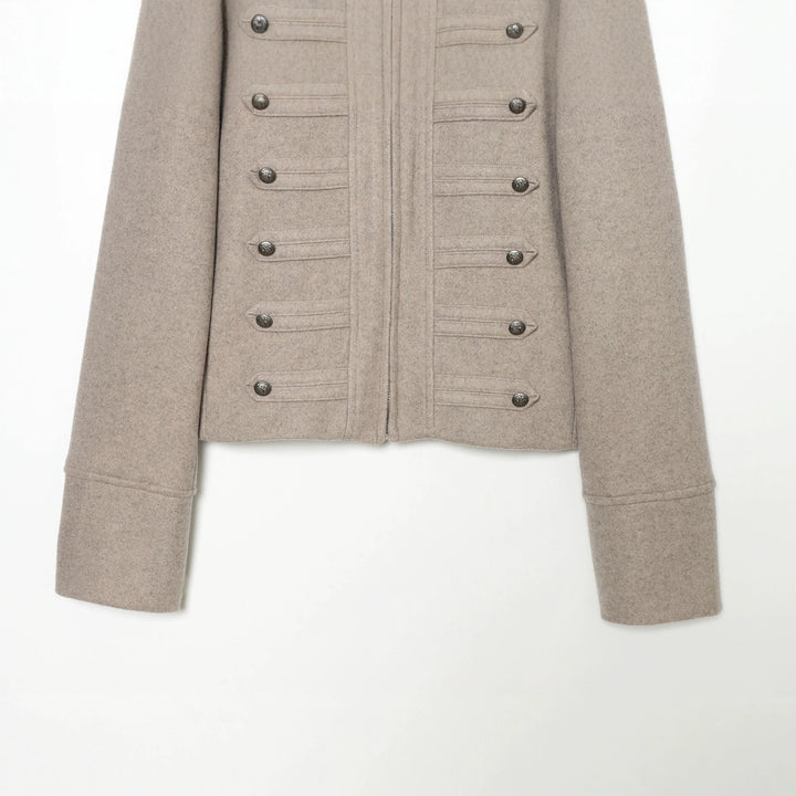 Damen nan militärisch inspirierte Wolljacke mit Stehkragen, Zierknopfleiste und Schulterklappen Drune