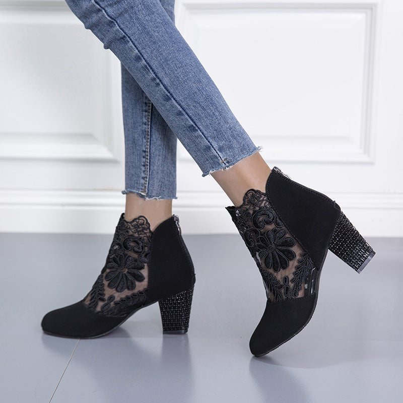 Damen Ankle-Boots mit floraler Spitze und samtiger Wildlederoptik mittelhoher Blockabsatz Drune