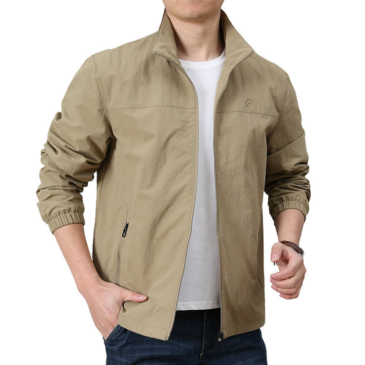 Herren Leichte urbane Windjacke mit Stehkragen, elastischen Bündchen und seitlichen Reißverschlusstaschen Drune