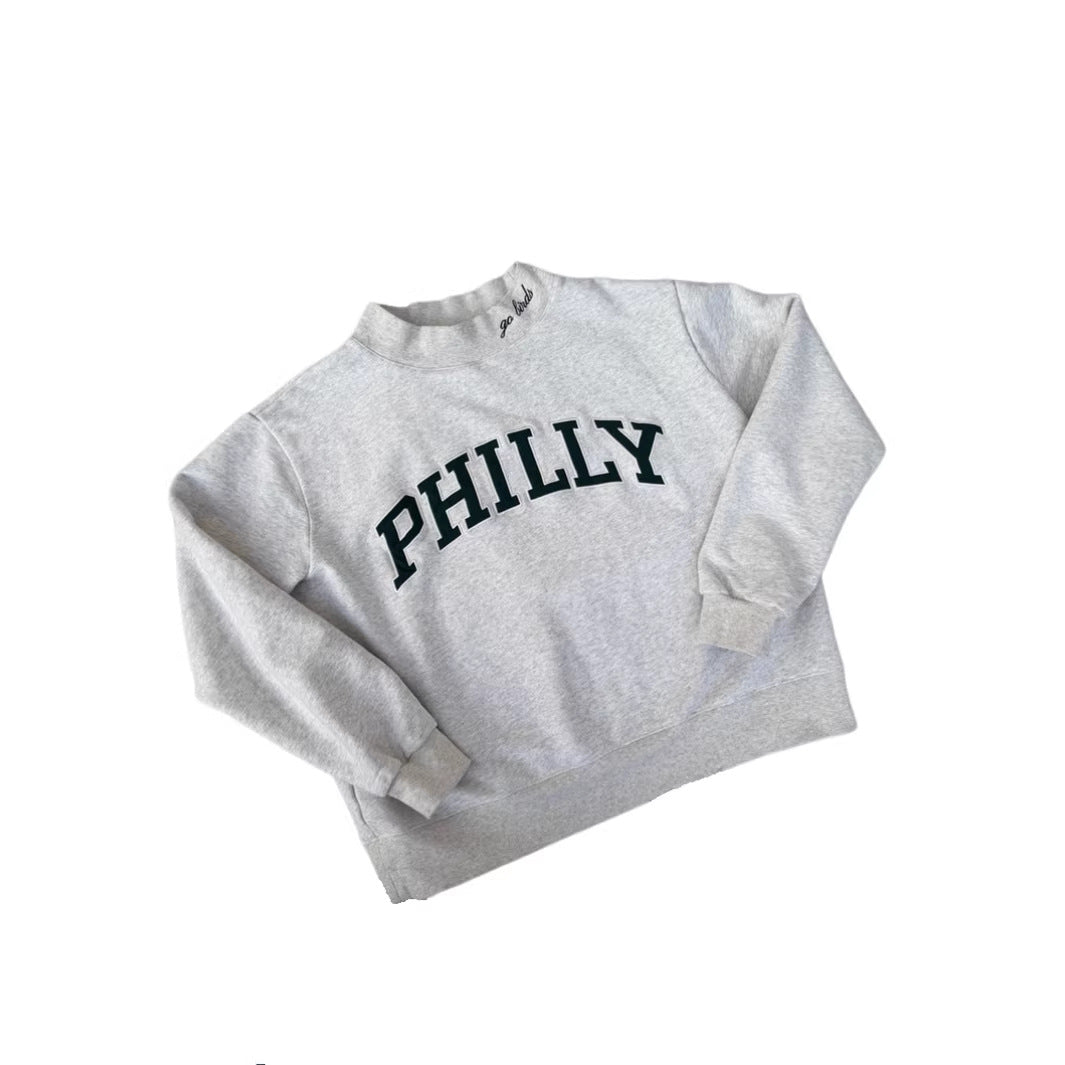 Damen nan weit geschnittenes College-Sweatshirt mit hohem Stehkragen und aufgenähtem Schriftzug Drune