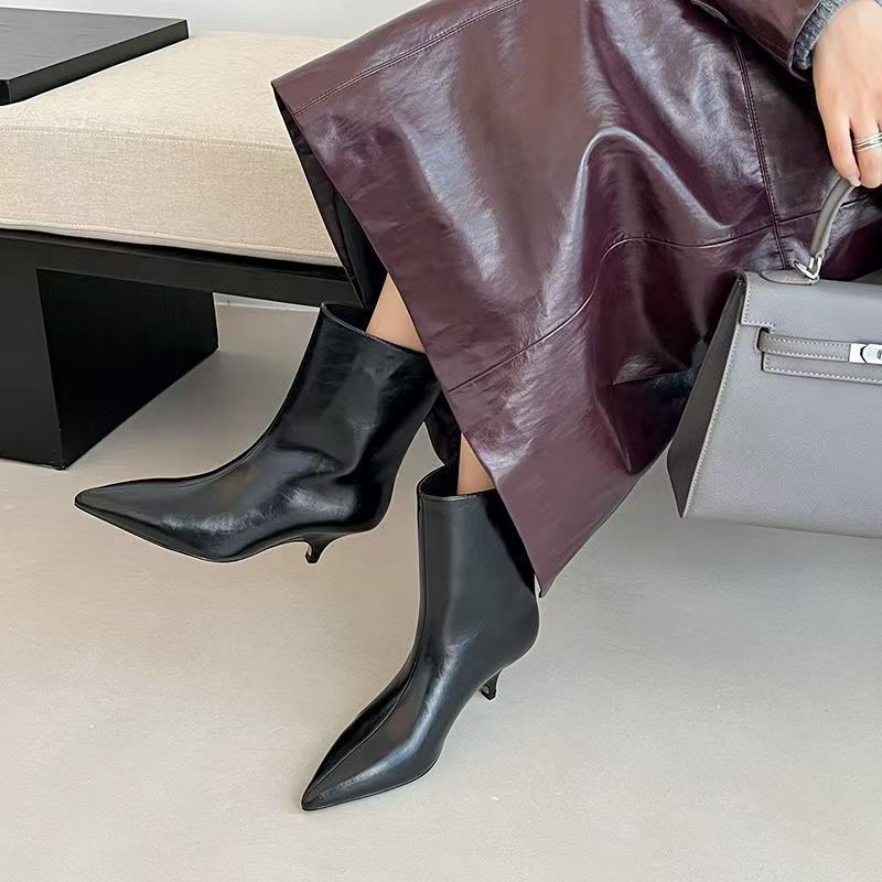 Damen Hochschaftige spitz zulaufende Stiefel aus Glattleder mit schlanker Silhouette Drune