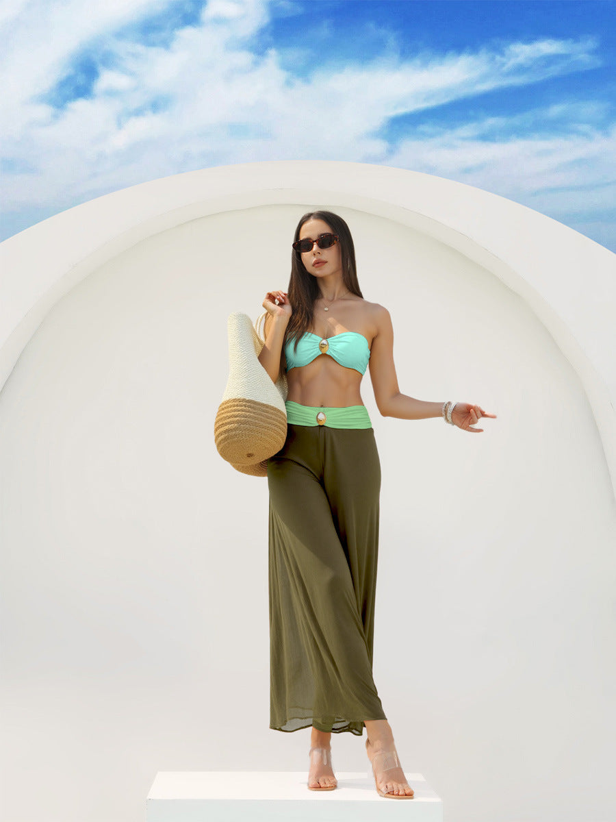 Damen Bandeau-Bikini mit elegantem Wickelrock und modischem Schmuckdetail Drune