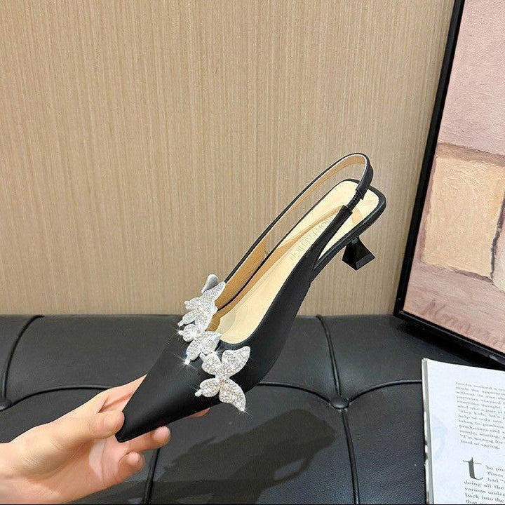 Damen Elegante spitz zulaufende Slingback‑Pumps mit sculpted Kitten‑Absatz und Kristall‑Schmetterlingsapplikation Drune