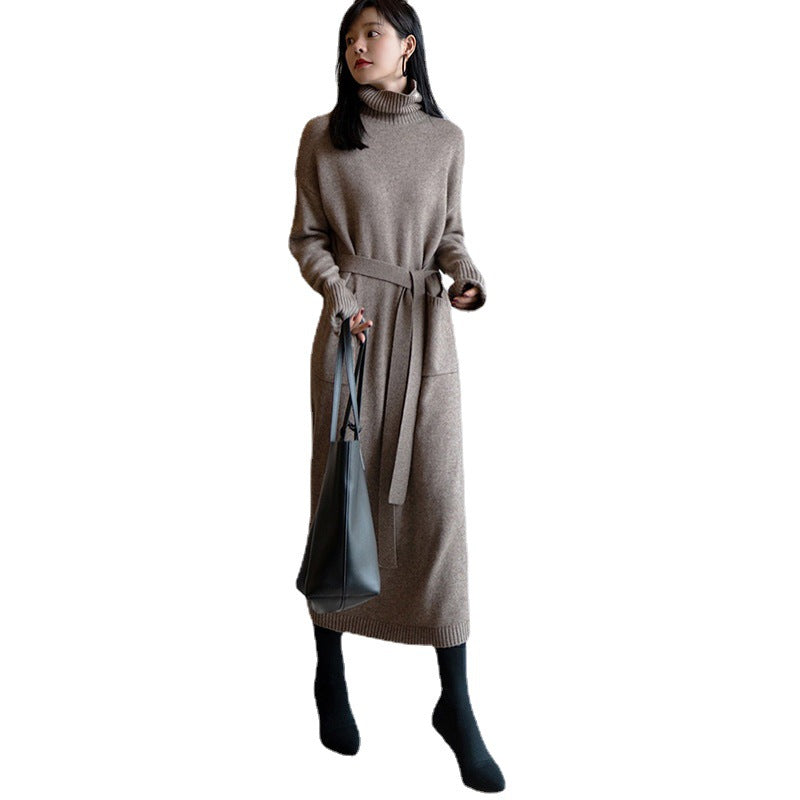 Damen Strickkleid mit hohem Kragen und Taillengürtel Drune