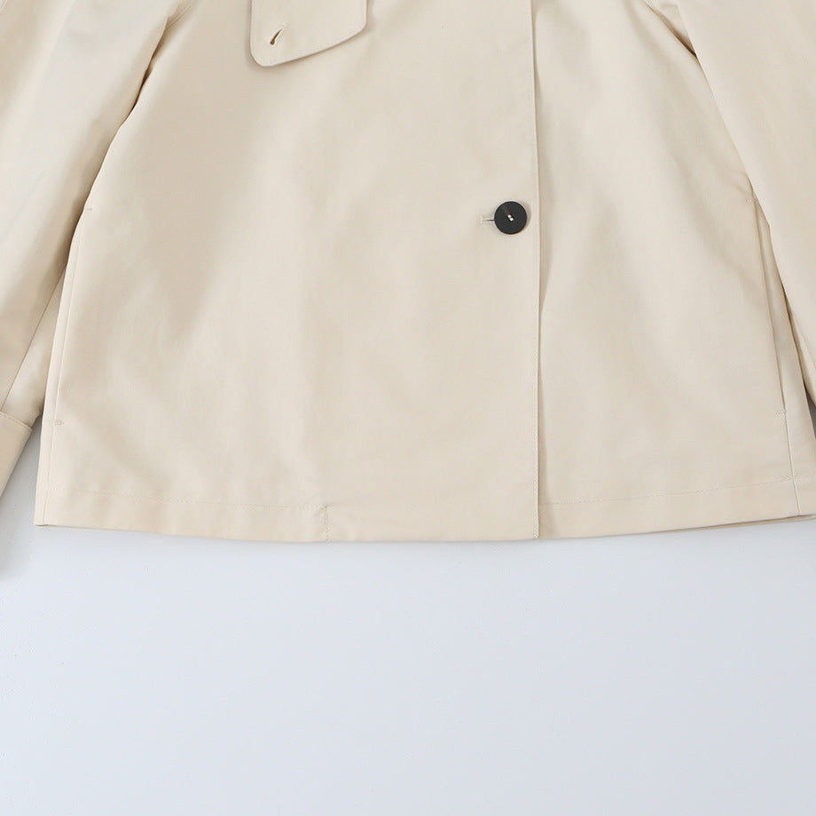 Damen Kurzjacke im Boxy‑Schnitt mit verdeckter Knopfleiste und Hemdkragen Drune